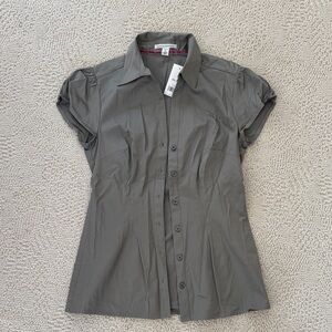 Banana Republic women's olive/gray button-up top, short sleeve